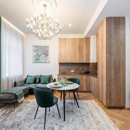 Poppy Apartment