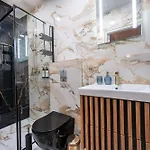 Poppy Apartment *