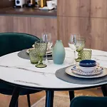 Poppy Apartment *